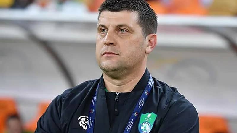 الأهلي ينهي علاقته بمدرب الفريق "فلادان" بالتراضي