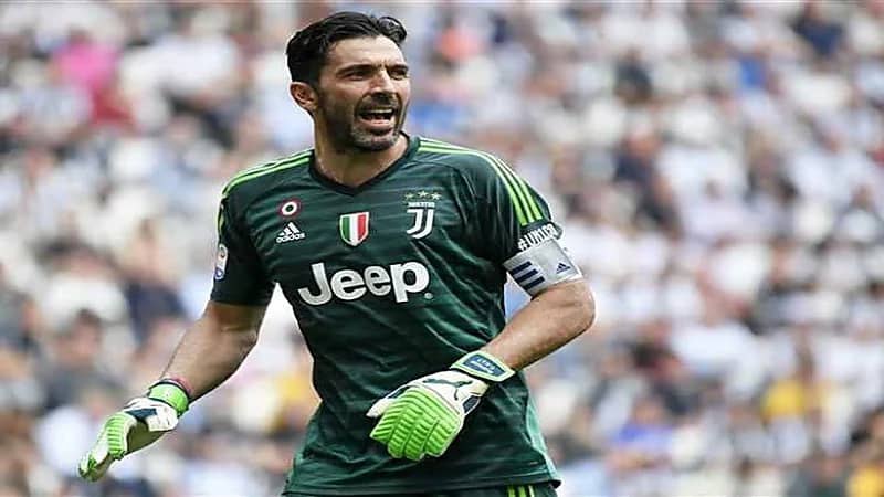 يوفنتوس يبحث عن حارس مرمى جديد لتعويض "بوفون"