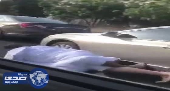 شاهد.. جبال جازان تعانق الضباب 