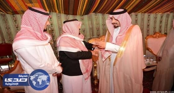 أمير منطقة عسير ينقل تعازي خادم الحرمين لأسرة " عبد العزيز العسيري "