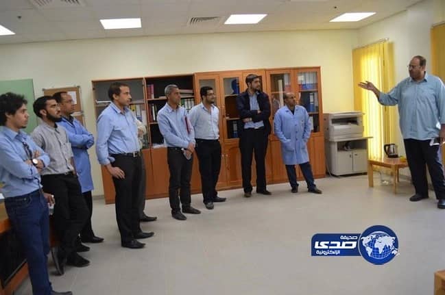 أمير الباحة يتسلم نسخة من مؤلفات وكيل إمارة المنطقة‎