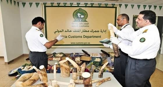 جمرك مطار الملك خالد يحبط محاولة تهريب 850 جرام هيروين داخل أحشاء مسافر