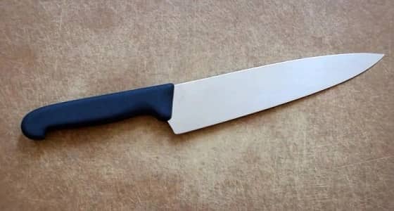 طفل يعتدي جنسيا على شقيقته الكبرى بعد قتلها بالسكين