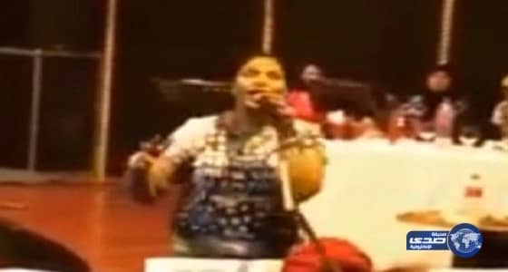 بالفيديو.. ستيني يغازل زوجته من قمة «إيفرست»  بمناسبة مرور 42 عامًا على زواجهما