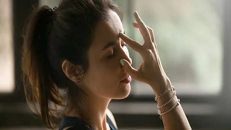 بالفيديو.. أضرار التنفس من الفم في الشتاء