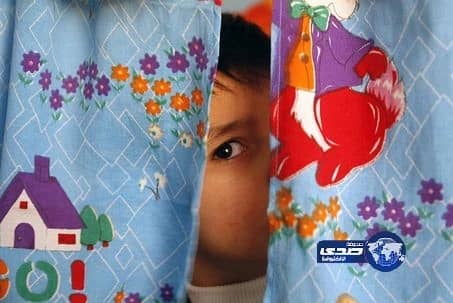 بالفيديو : طفله تثير الفوضى بعد عثورها على إناء عملاق من النوتيلا