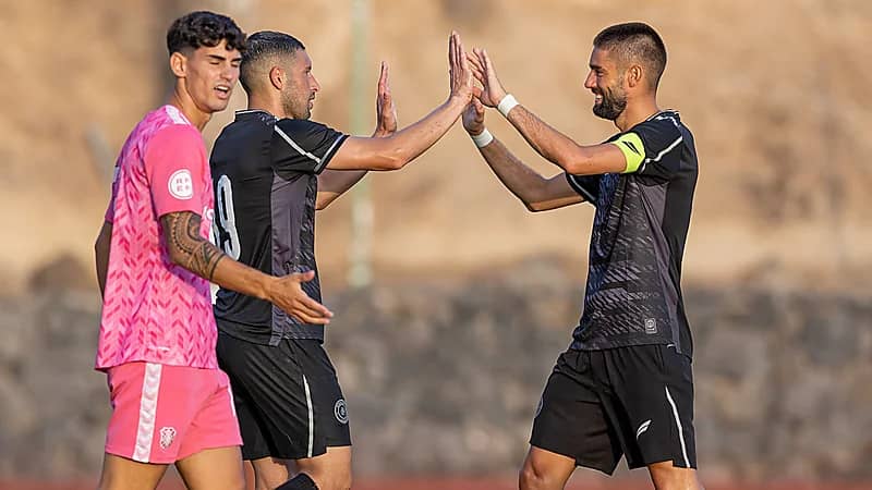 الهلال يكتسح غوانغجو بسباعية ويتأهل لنصف النهائي .. فيديو وصور