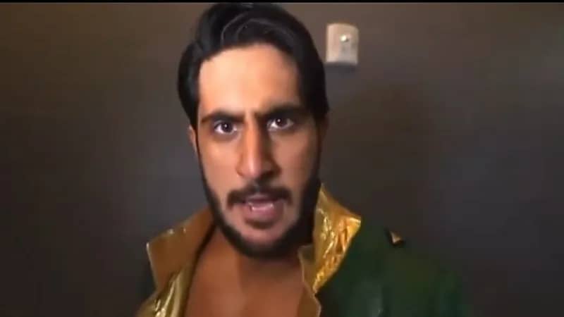 شاهد.. "الشهيل" يهدد المصارع مصطفى علي قبل نزالهما في "كراون جول"