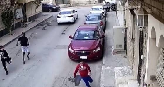 " شرطة الرياض " تكشف ملابسات القبض على حامل الساطور محاول اختطاف الطفلين