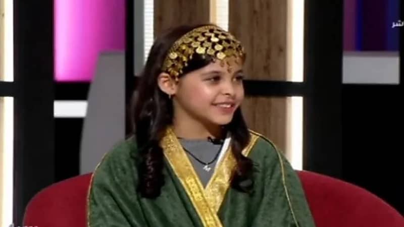 شاهد.. قصة طفلة أبدعت في إتقان مختلف الرقصات السعودية