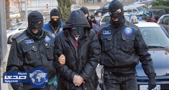 بالصور.. سقوط صخور على مركبة بعقبة الباحة دون إصابات