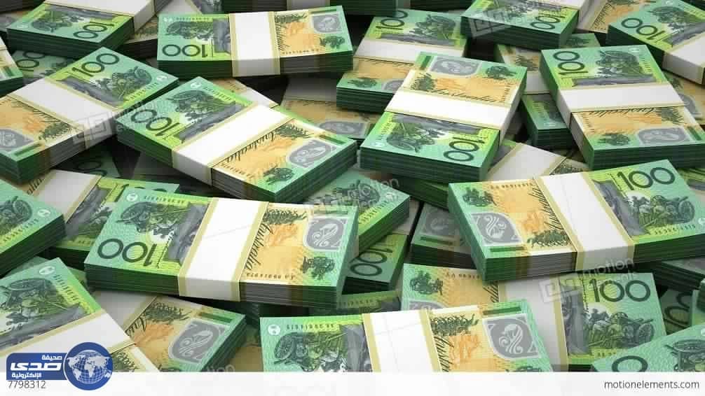 بالفيديو.. أمير حائل يُلبس طفلاً شماغه وعقاله في حفل زفاف