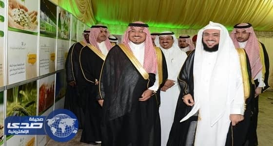 نائب أمير عسير يزور مخيم زكاة الفطر بأبها