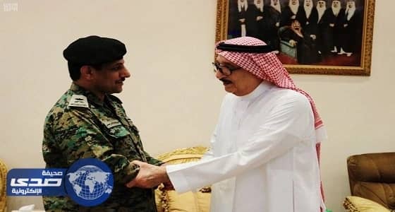 بالصور.. أمير جازان يقلد قائد الأفواج الأمنية رتبته الجديدة