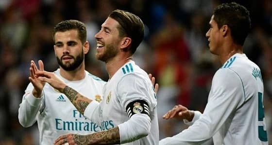 هؤلاء النجوم على سجادة " دبي السينمائي " الحمراء