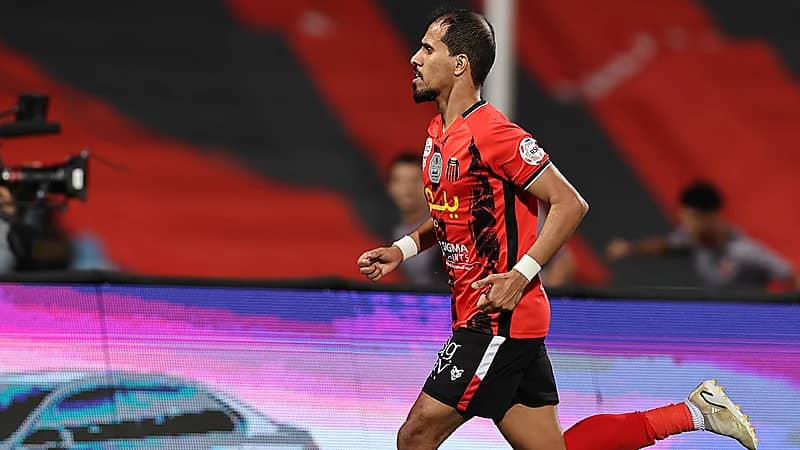 لاعب الرياض بعد الفوز : الرجال لا يظهرون إلا في وقت الشدائد .. فيديو