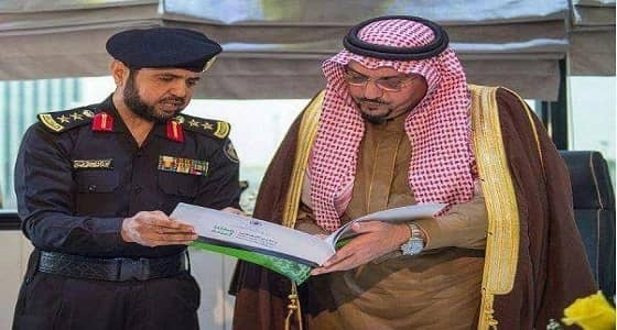 بالصور.. أمير منطقة القصيم يشهد تمرينات قتالية بالأسلحة في بريدة