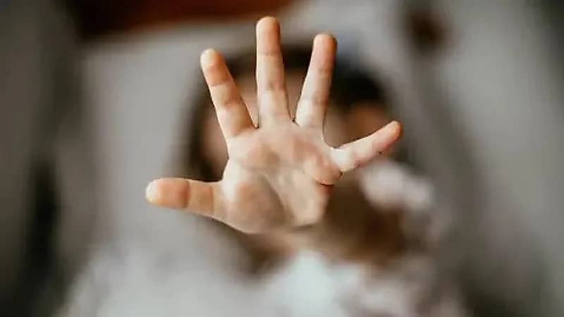 وفاة طفلة بعد تعذيب وحشي على يد زوجة أبيها