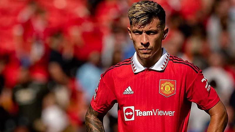 مانشستر يونايتد يُعلن إصابة مدافعه في الرباط الصليبي