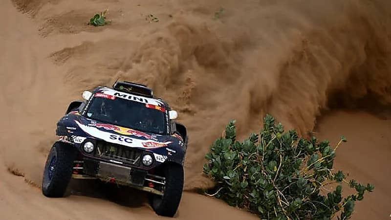 أول فريق نسائي يتجه للمشاركة في رالي داكار السعودية 2022