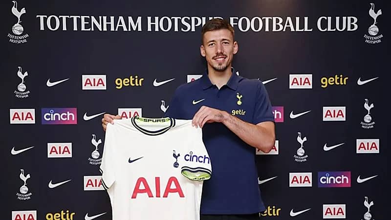 توتنهام يضم مدافع برشلونة