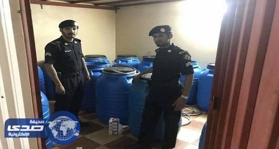 بالصور .. الدوريات السرية تضبط مصنع للخمور بخميس مشيط