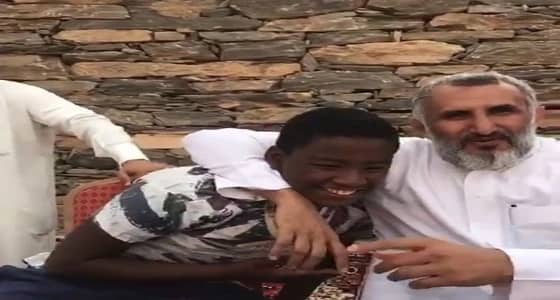 رغم ظروفهم المادية القاسية طفل بالمخواة يضرب أروع صور الأمانة