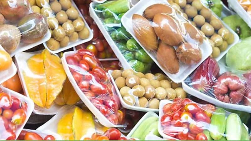 البيئة تشترط الحصول على إذن مسبق لاستيراد الفواكه والخضروات