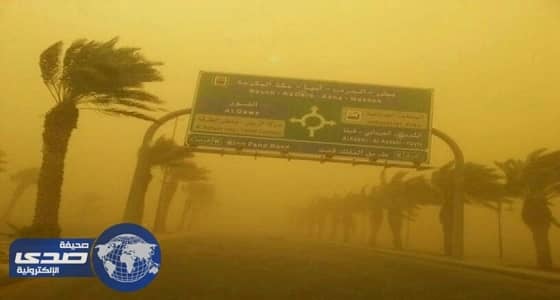 الغبار يعيق سير الشاحنات بطريق " صبيا- الدرب "