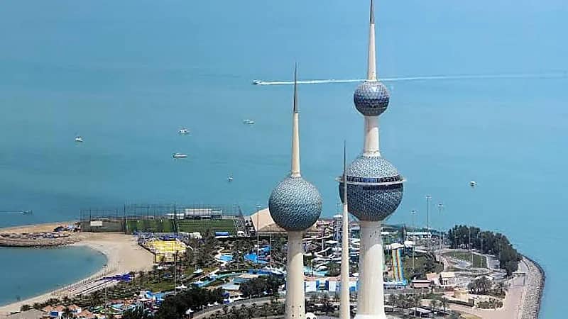 حبس رجل لف أولاده بشراشف بيضاء وصورهم كأنهم موتى لإخافتهم بالكويت