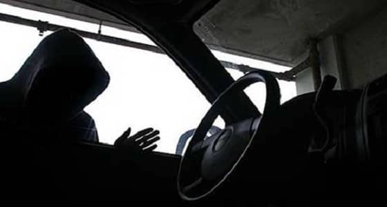 القبض على عصابة امتهنت تكسير السيارات وسرقة محتوياتها بالمدينة