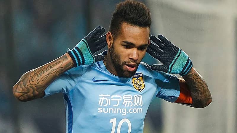 80 مليون يورو تفصل "تيكسيرا" عن أندية المملكة