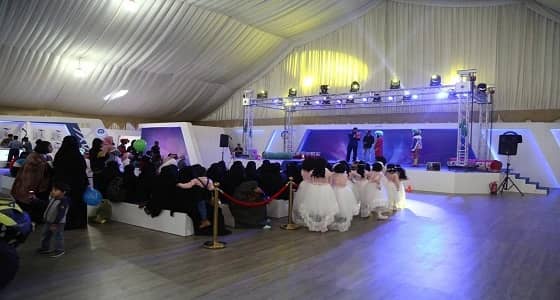 بالهدايا والصور التذكارية.. الداخلية تودع زوار الجنادرية