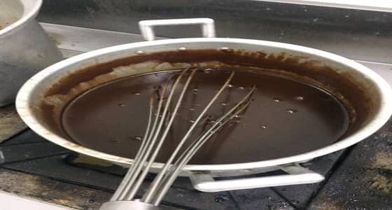 بالصور.. إحباط تسويق 350 كيلوجرام من الحلويات الفاسدة