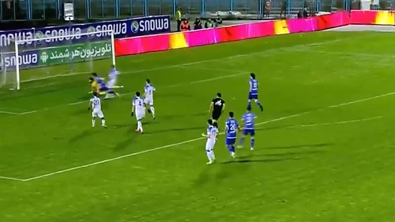 نصراوي سابق يسجل أول أهدافه مع ناديه في الدوري الإيراني .. فيديو