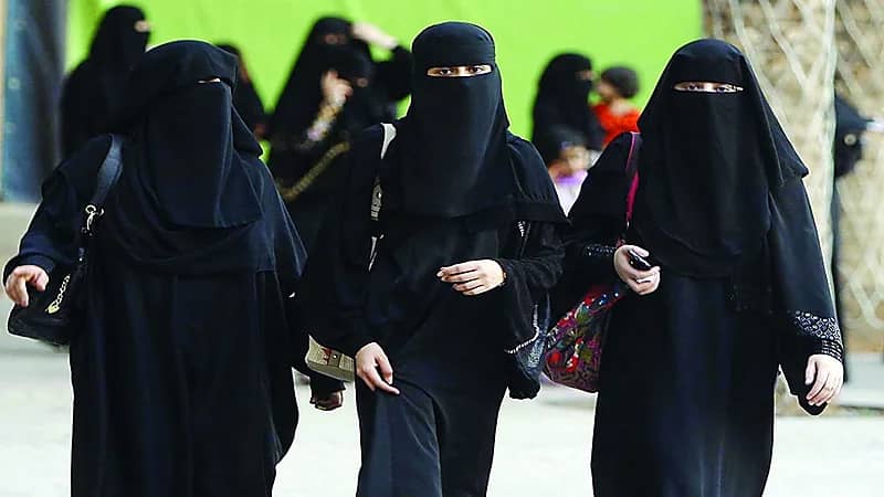 تفاصيل تورط مواطنات في التستر على أزواجهن