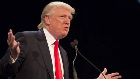 ترامب يتعاطف مع مستشاره السابق للأمن القومي: " دمروا حياته "