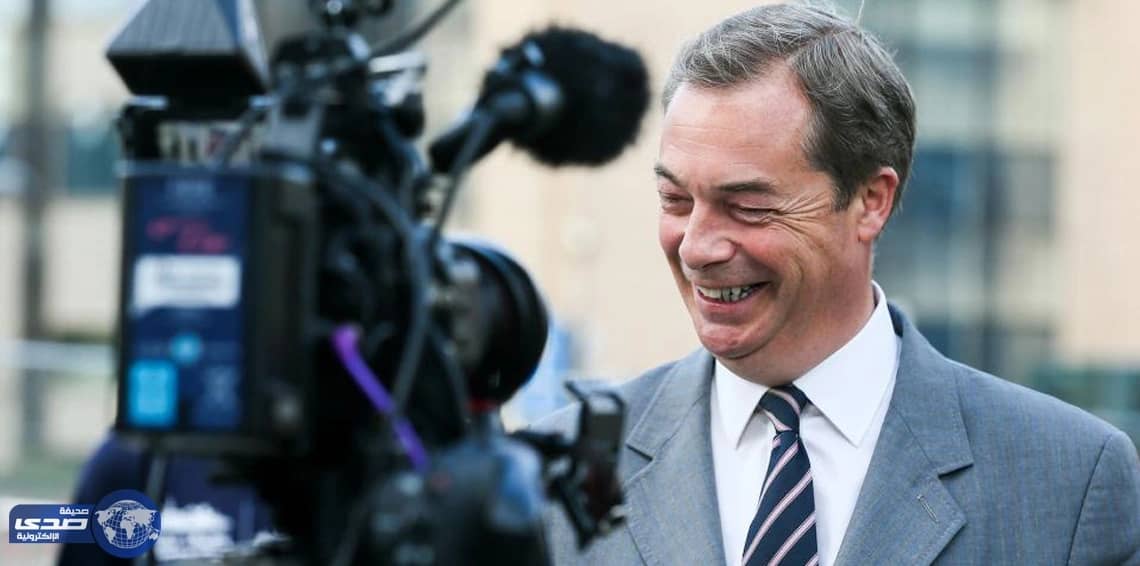 بالصور..سياسي يصبغ شعره ويجري عمليات تجميل ليبدو اصغر سناً