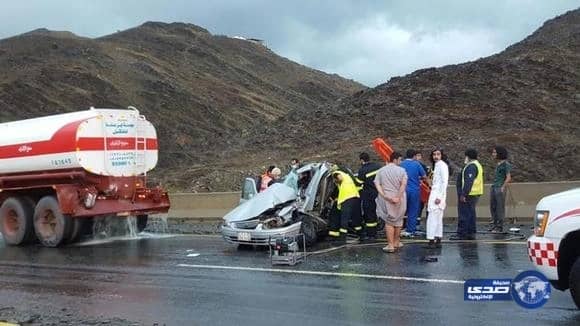 أول صور لحجاج بيت الله داخل مسجد نمرة انتظارا للصلاة