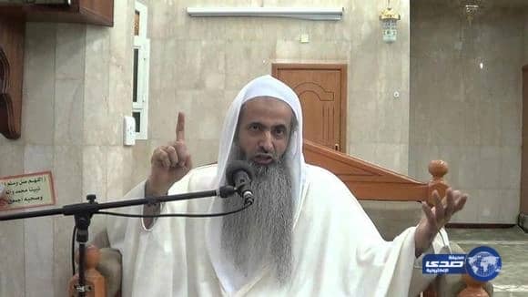 شاهد.. حريق على متن سفينة تحمل آلاف السيارات بالمحيط الأطلسي