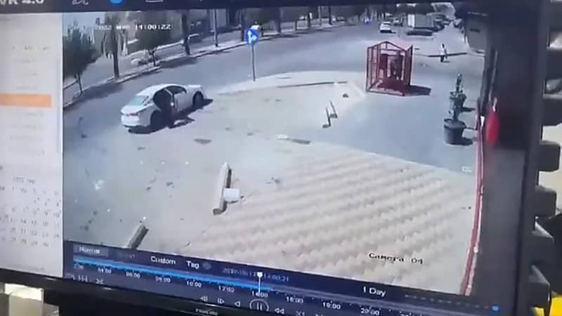 بالفيديو.. لحظة دهس سيدة أثناء نزولها من مركبة أمام مشغل بالرياض