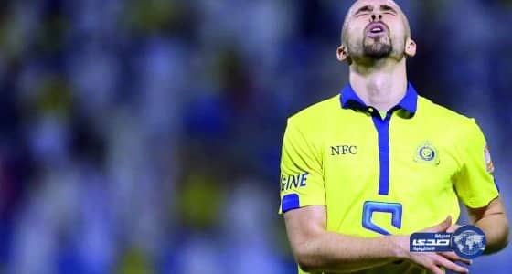 مدني الدمام يسيطر على تسرب مادة كيميائية من صهريج شاحنة بطريق بقيق "صور"