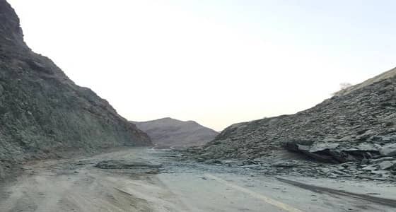 وقوع حادث بسبب انهيار صخري بطريق القنفذة العرضيات