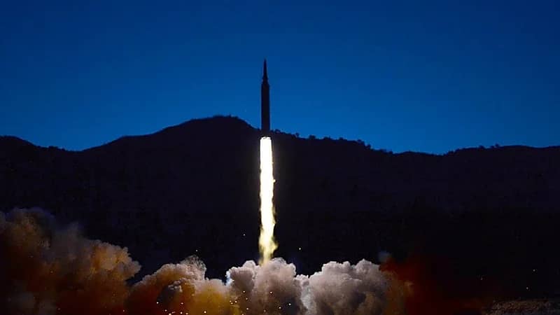 كوريا الشمالية تطلق مقذوفا غير محدد