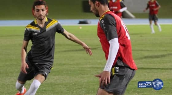 "كلينتون" يسخر من كوريا الشمالية : "دولة مضحكة"!