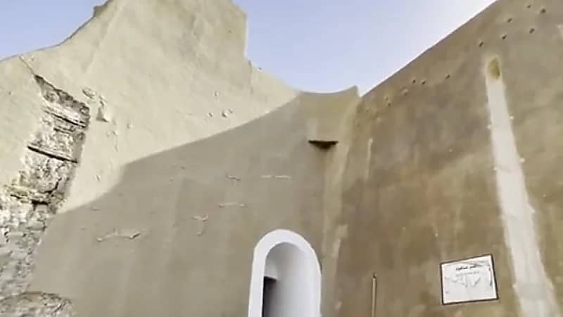 شاهد.. انهيار جزء من البرج الغربي لقصر صاهود التاريخي