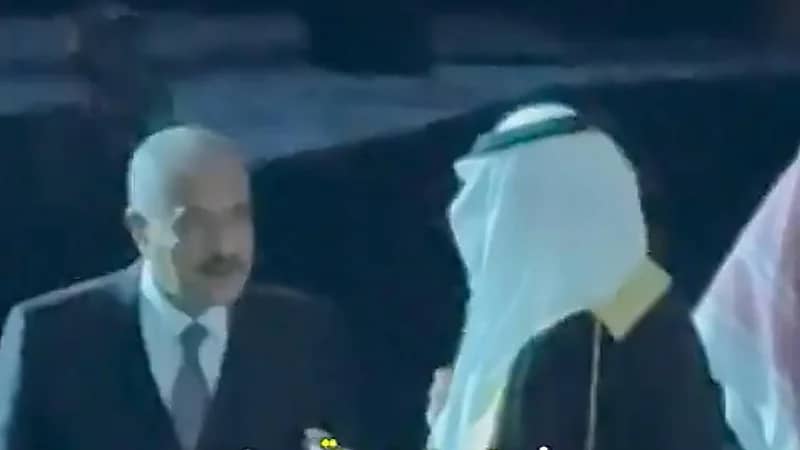 أمير عسير يوجه الشكر للوزير القطري بسبب موقفه النبيل مع ضيفه.. فيديو