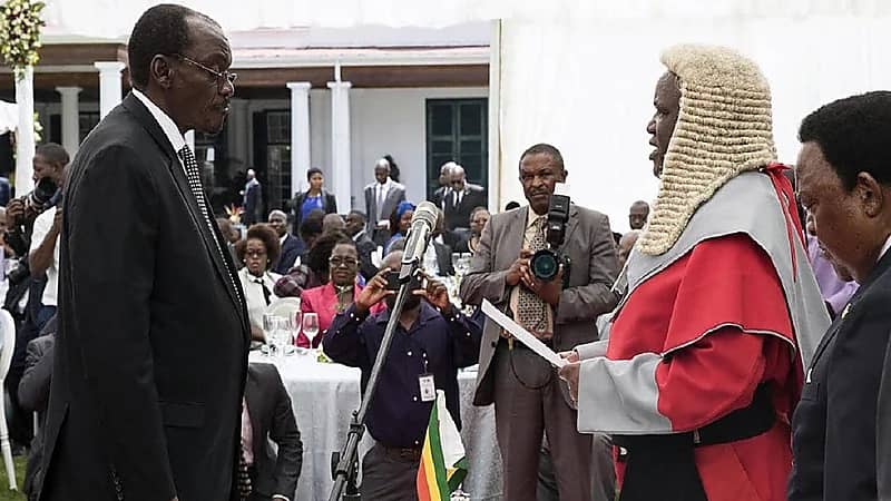 استقالة نائب رئيس زيمبابوي بعد فضيحة نسائية