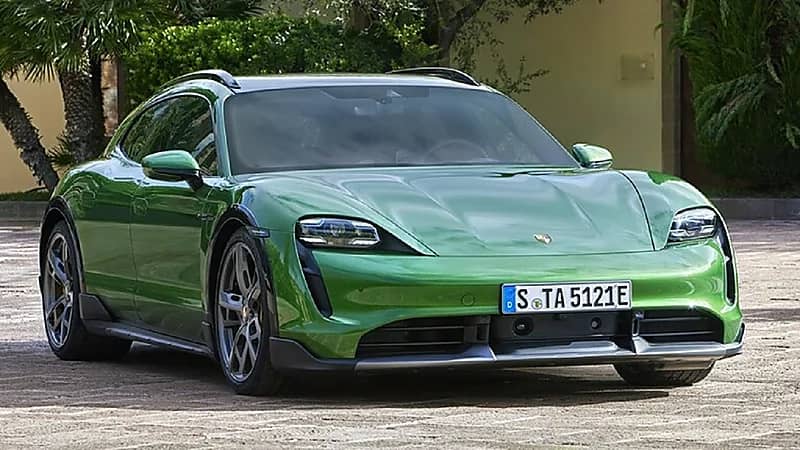 بورش تستعرض أحدث سياراتها