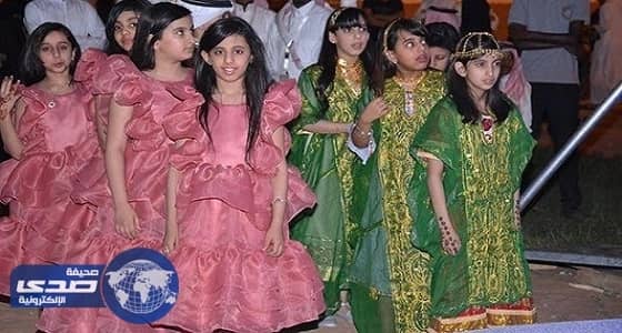 القرية التراثية بساحة الجزيرة تشهد إقبالا كثيفا من الزوار